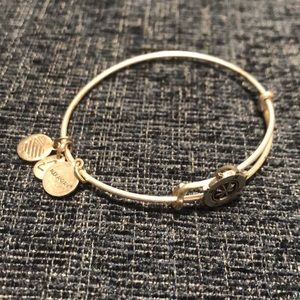 Compass Symbol Bead Bangle